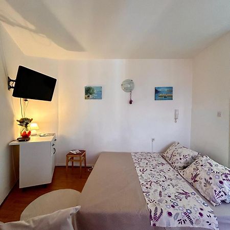 Bright And Charming Studio Apartment Rijeka Ngoại thất bức ảnh